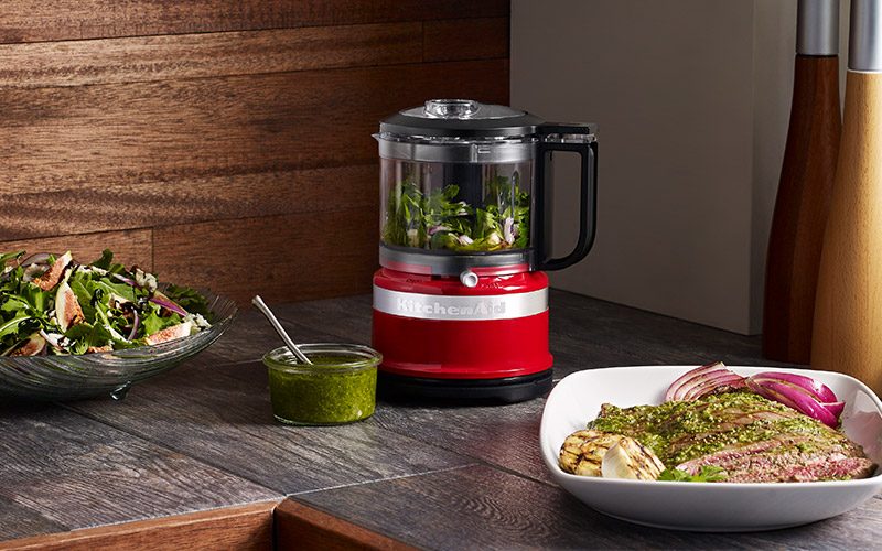 https://www.kitchenaid.jp/content/kitchenaid/en_jp/countertop-appliances/food-processors/_jcr_content/root/main/responsivegrid/responsivegrid_copy/container_copy_copy__954452153/wrapperParsys/image_copy_copy.coreimg.jpeg/1569420456515/food-chopper.jpeg