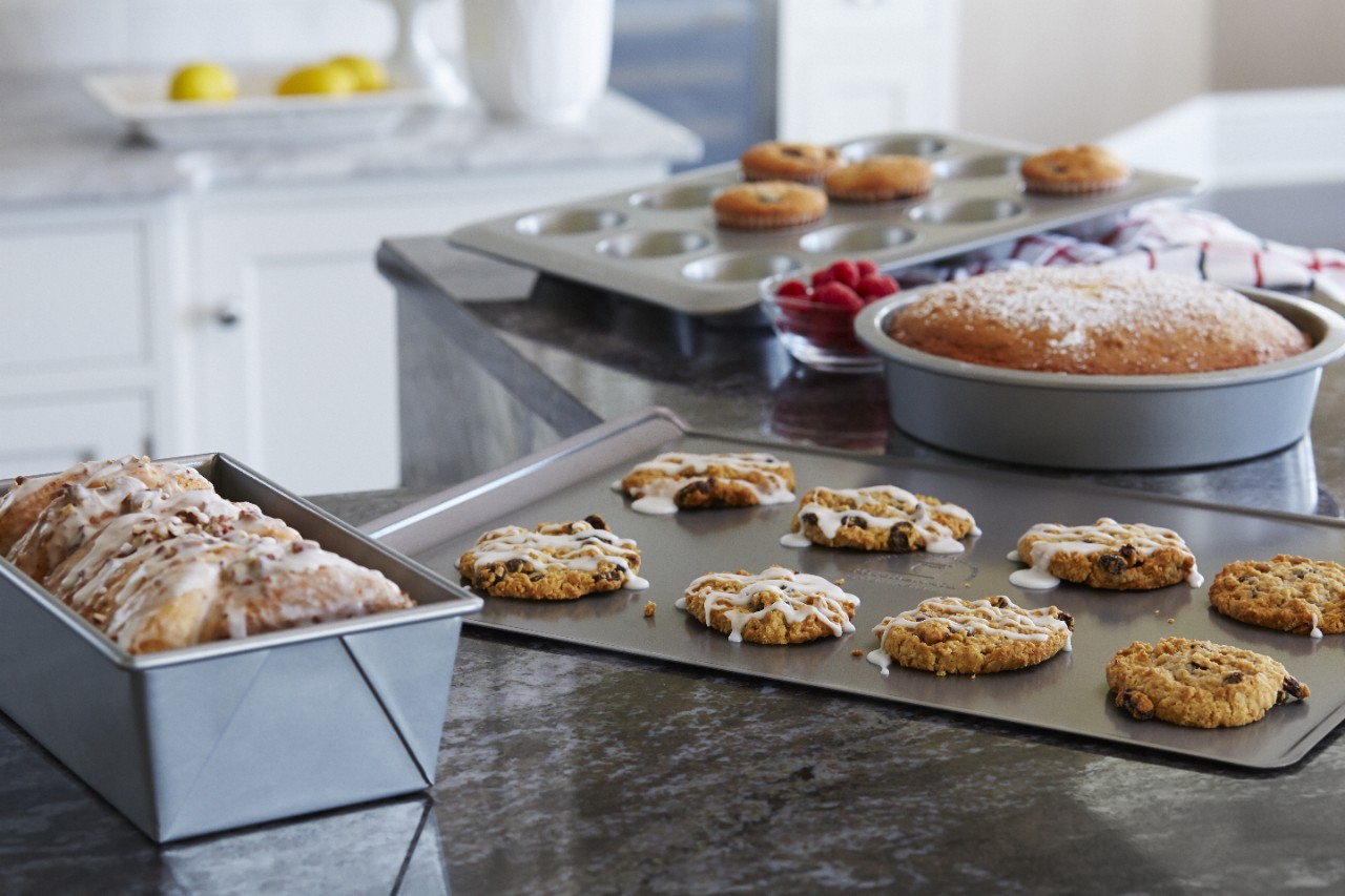 Create delicious baked goods, side dishes and more with KitchenAid® bakeware.